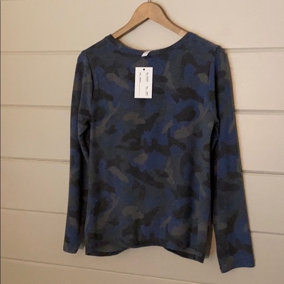 CG Sport Cozy Twist Front Camo Pullover Sweater - Picture 5 of 6